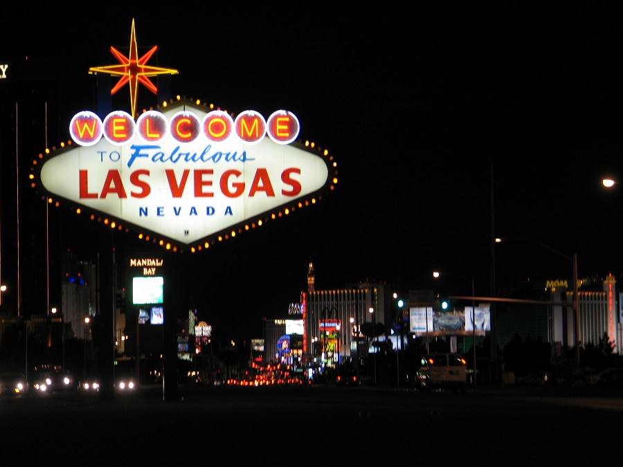 panneau bienvenue à Las Vegas de nuit